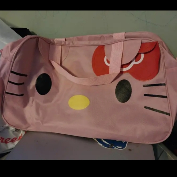 NEW Hello Kitty Waterproof Large Travel Bag w/extra Shoulder Strap - Picture 8 of 8